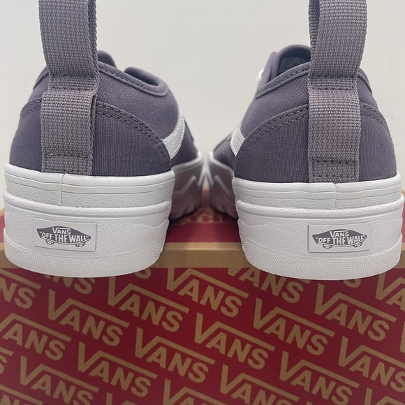 Vans WMNS Sentry Old Skool Gray Ridge
VN0A5KR3NKE
Sneakers - Picture 13 of 16